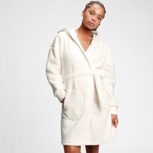Love by Gap Super Plush Short White Hooded Sherpa Lounge Robe